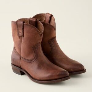 Frye $318 Billy Leather Short Western Boots (COGNAC)